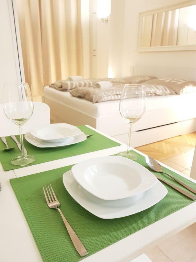 Cozy Studio With Parking Near City Center Praag Buitenkant foto
