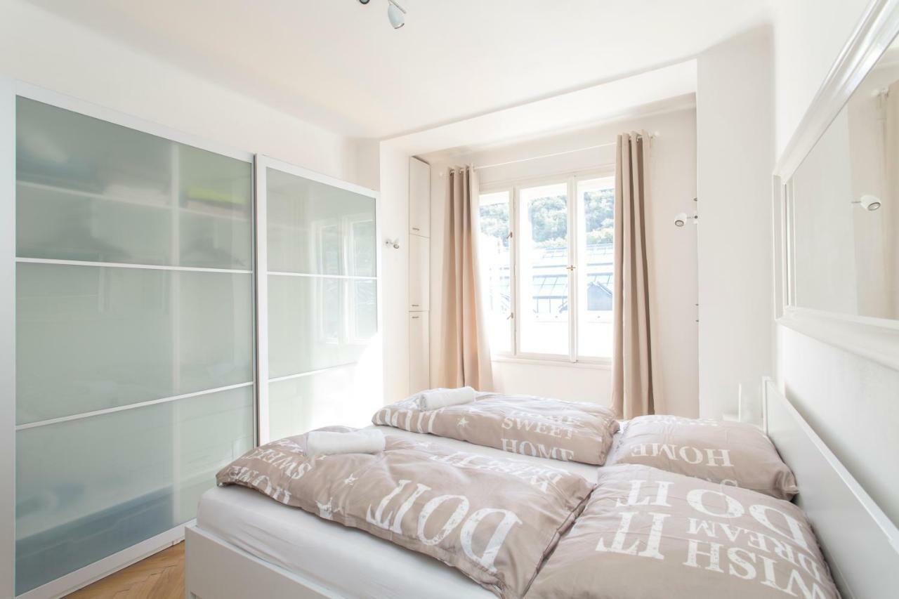 Cozy Studio With Parking Near City Center Praag Buitenkant foto