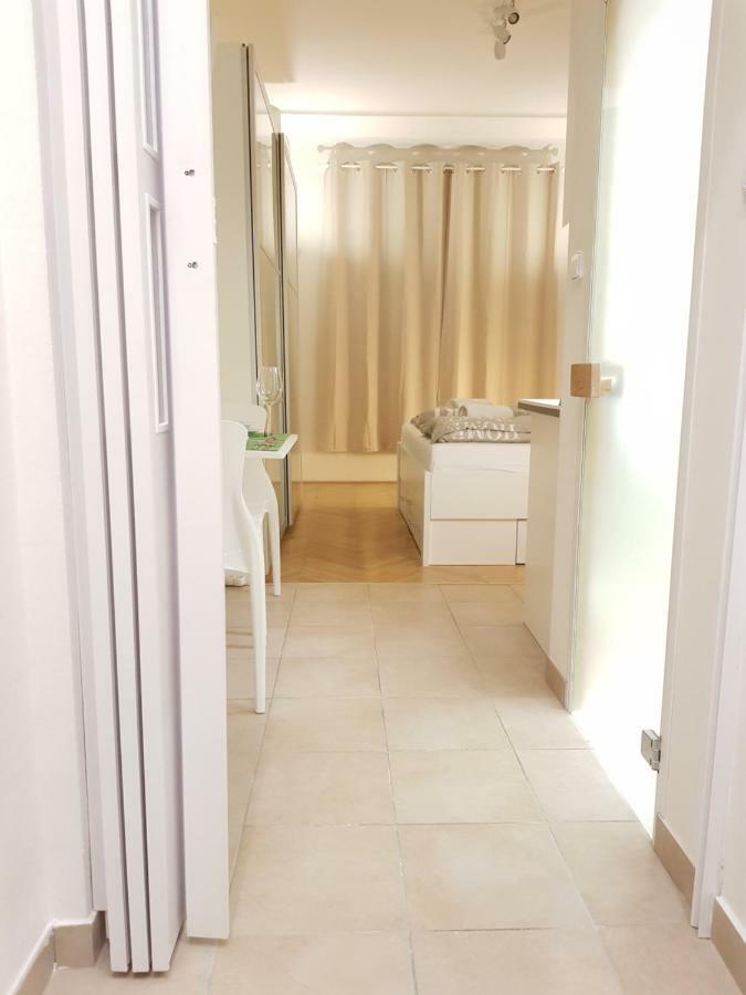 Cozy Studio With Parking Near City Center Praag Buitenkant foto